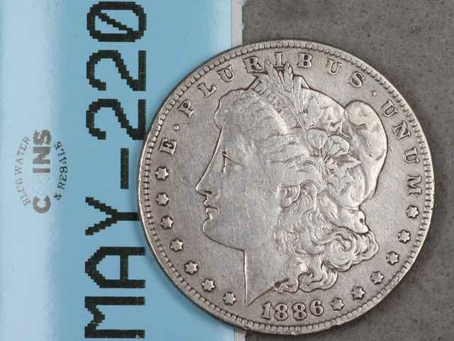 Lot 108-220 - 1886 SILVER MORGAN DOLLAR EARLY U.S TYPE SILVER COIN