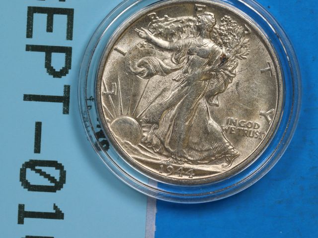 Lot 108-016 - 1944- S SILVER WALKING LIBERTY HALF DOLLAR EARLY U.S TYPE COIN 50C