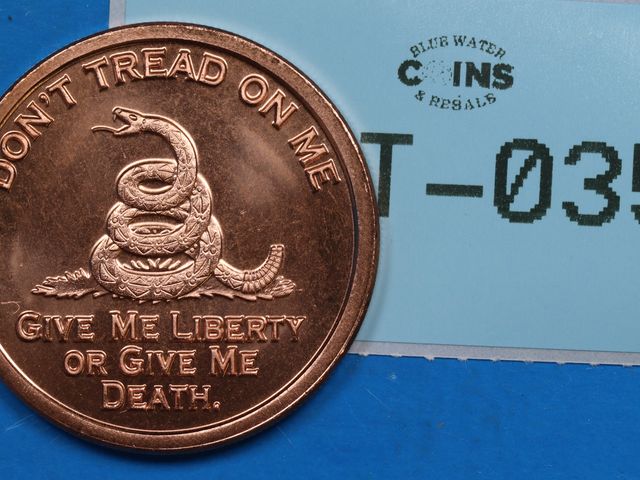 Lot 108-035 - 1oz COPPER ROUND DONT TREAD ON ME GIVE ME LIBERTY OR GIVE ME DEATH 999 FINE COPPER ONE AVDP OUNCE