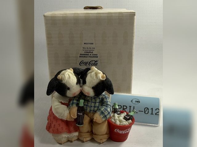 Lot 108-012 - MARY'S MOO MOOS "MOO BY MY SIDE IS SODA-LIGHTFUL" COCA-COLA COLLECTIBLE WITH BOX COWS