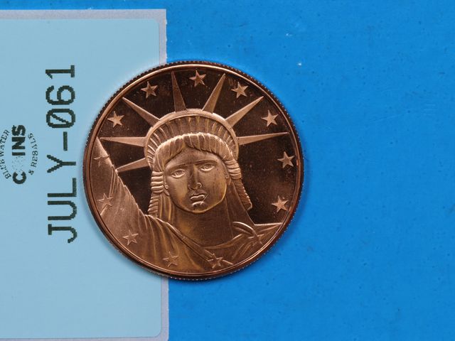 Lot 108-061 - 1oz COPPER STATUE OF LIBERTY USA EAGLE COPPER ROUND