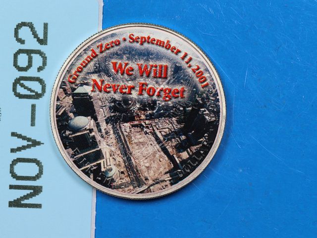 Lot 108-092 - 1oz 999 SILVER 2004 DATED SILVER EAGLE FREEDOM TOWER JULY 4 2004 COLORIZED BULLION DOLLAR COIN