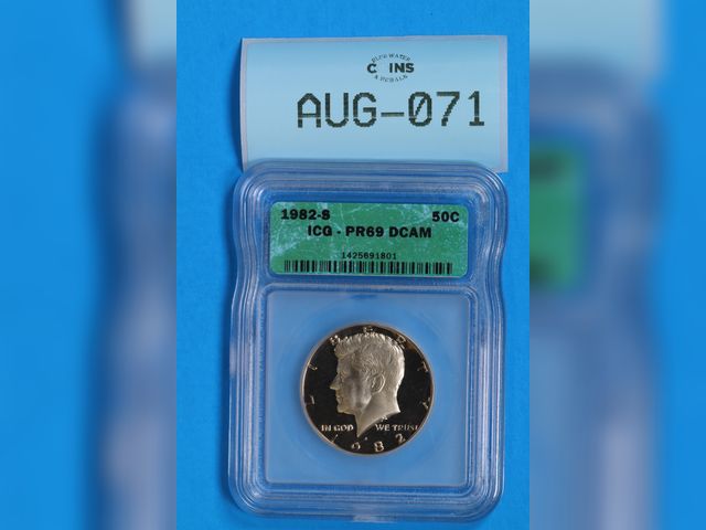 Lot 108-071 - 1982-S KENNEDY HALF DOLLAR 50C ICG PR69 DCAM PROOF DEEP CAMEO GRADED IN SLAB