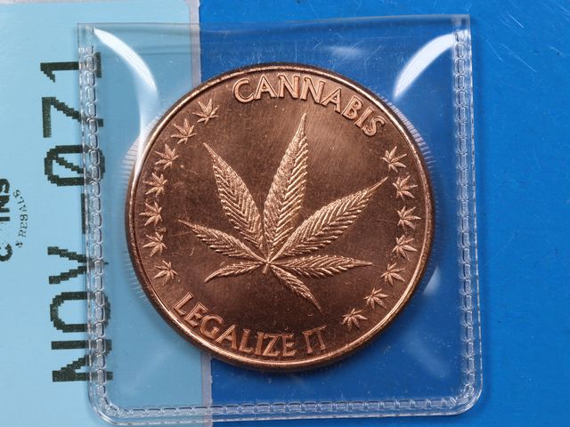 Lot 108-071 - 1oz 999 COPPER ROUND CANNABIS MARIJUANA LEGALIZE IT DESIGN BULLION ROUND