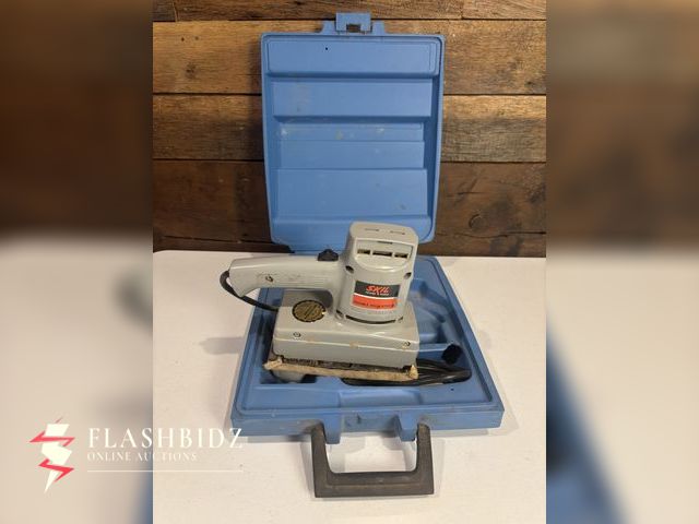 Lot 109-8 - Skil Palm Sander with Hard Carrying Case