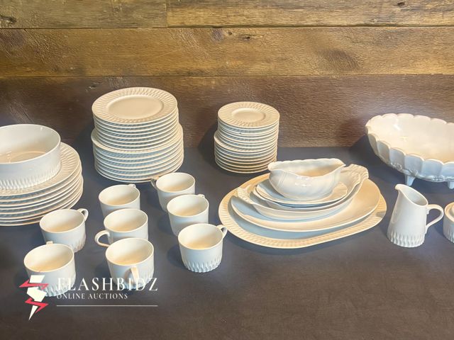 Lot 109-68 - Block Spal Portugal Fine Stoneware Dinnerware Set – Large Service Collection