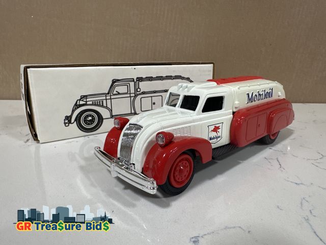 Lot 111-24533 - MOBILOIL 1939 DODGE AIRFLOW TANKER TRUCK MOBIL ERTL DIECAST COIN BANK