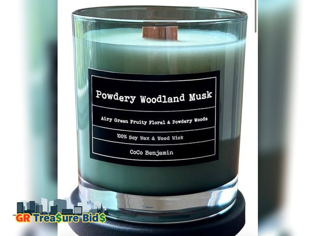 Lot 111-65028 - Wooden Wick, 100% Soy, Highly Scented, Hand Poured, 8 oz (Powdery Woodland Musk)