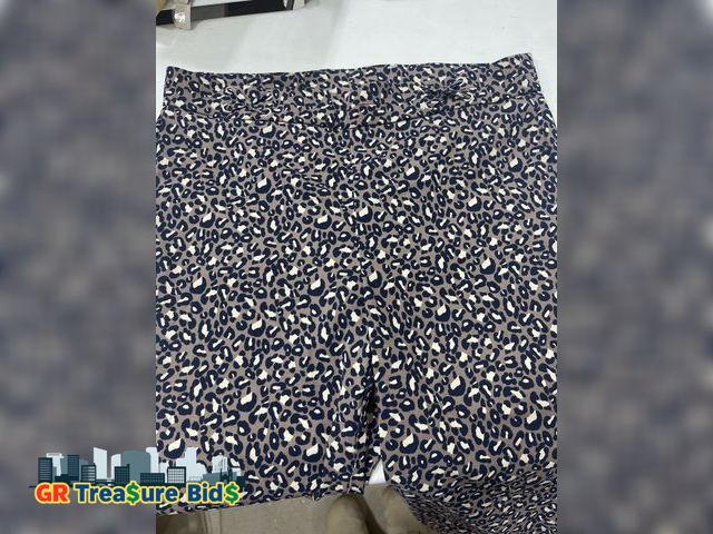 Lot 111-11779 - New Womens Size 12 RAFAELLA legging like Leopard print pants.