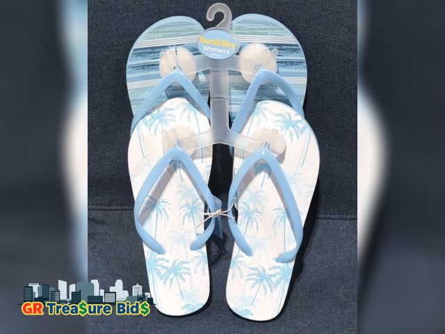 Lot 111-46902 - New Two pair of Sun &amp; Sky blue strip and palm trees Flip Flop Sandals Zori Women's Size 5-6
