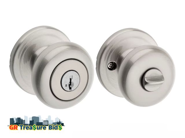 Lot 111-96272 - Kwikset Juno Entry Door Knob with Lock and Key, Secure Keyed Handle Exterior, Front Entrance and Bed...