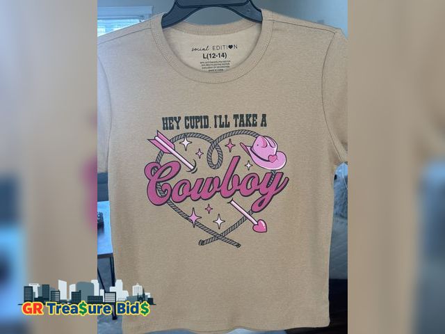 Lot 111-4142 - 1 New in My Cowgirl Era Western T-Shirt in My Cowgirl Era Western Shirt Unisex V Neck Tshirt