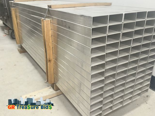 Lot 111-7346 - 78 pieces Aluminum Lot of 78 pieces of aluminum L 6f W 3” H 2”