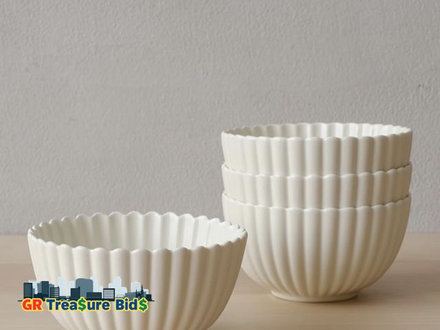 Lot 111-82672 - New Flower-Shaped Daisy Bowl Set Matte Crème - Pack of 4 (Matte Crème)