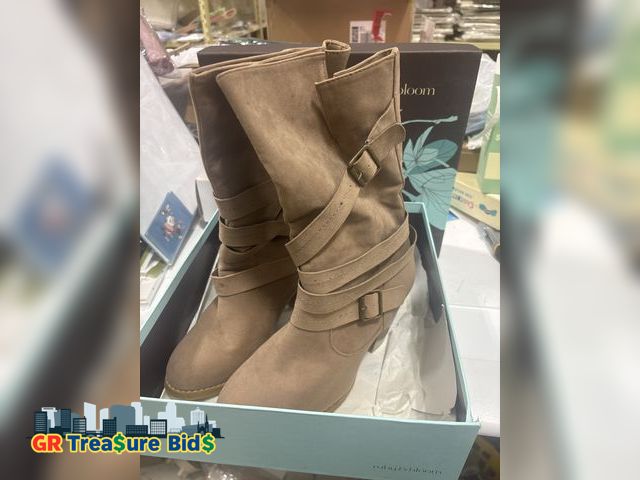 Lot 111-7112 - One pair  New Ruby &amp; bloom  Women's Extra Wide Calf Slouchy Knee High Boots, Wide Width Knee-Hig...