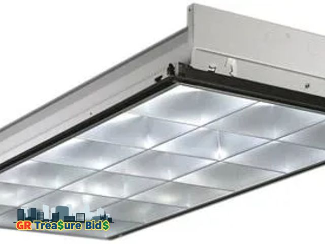 Lot 111-80637 - New Lithonia Lighting 2PM3NGB33218LDMVOLT1/3GEB10RS Acuity 2PM3N G B 3 32 18LD MVOLT 1/3 GEB10PS PAR...