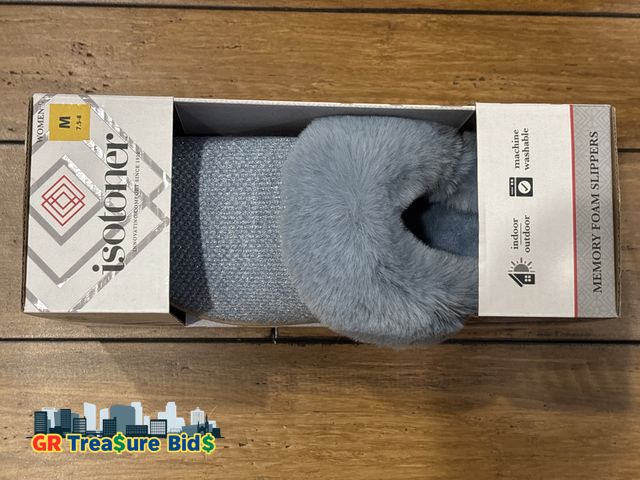 Lot 111-4350 - 1 New Faux Fur Slippers For Women Warm Plush Slip On House Shoes Cozy Non Slip Sole Indoor Outdoor C...