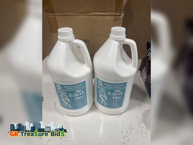 Lot 111-01451 - 2 pack School Glue – 2-Pack 1 Gallon Craft Glue – Washable and Safe Liquid Glue . Lot nu: D7
