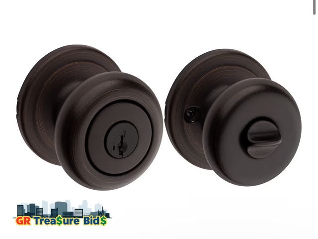 Lot 111-82672 - Kwikset Juno Entry Door Knob with Lock and Key, Secure Keyed Handle Exterior, Front Entrance and Bed...