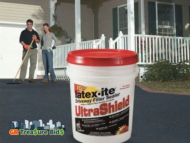 Lot 111-70632 - Fish Tank Stand, Fish Tank with Stand