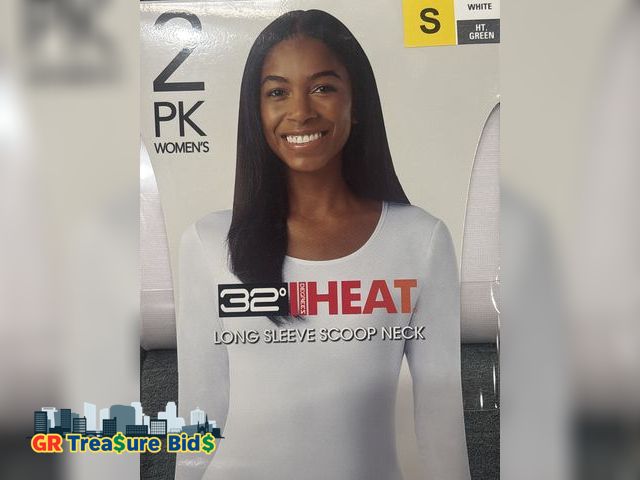 Lot 111-4294 - 2pack  New 32 Degrees Heat Womens Ultra Soft Thermal Lightweight Baselayer Crew Neck Long Sleeve Top