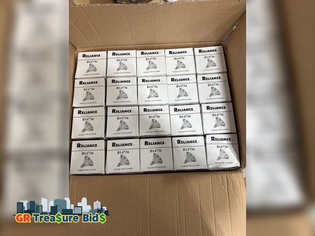 Lot 111-2073 - 20 pack PAR38Short Neck 75W, 20 Pack PAR38Halogen Flood Light Bulbs, 3000k. Dimmable, Long Lasting P...