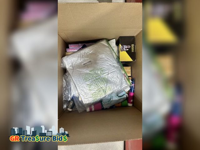 Lot 111-01132 - Mixed GENERAL MERCHANDISE full Medium box