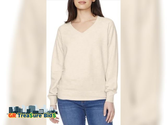 Lot 111-51216 - New Buffalo David Bitton Women's Super Soft Fleece V-Neck Pullover Sweatshirt
Size XL