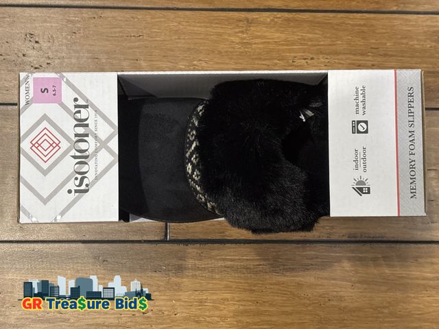 Lot 111-4347 - 1 New Faux Fur Slippers For Women Warm Plush Slip On House Shoes Cozy Non Slip Sole Indoor Outdoor C...