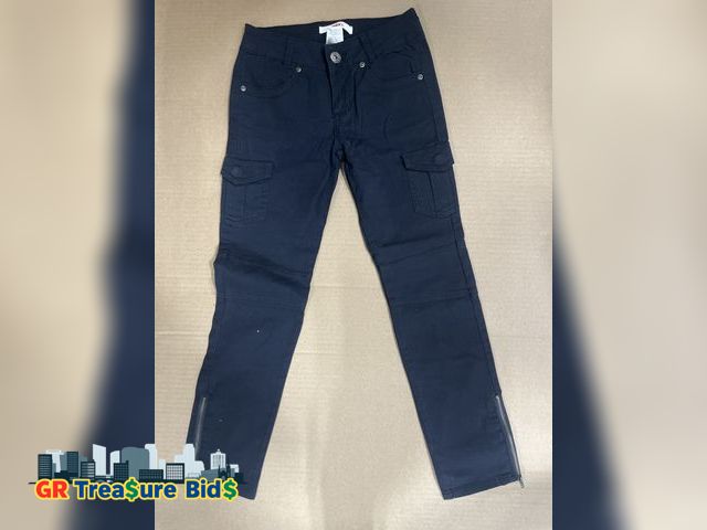 Lot 111-11093 - New BONGO Girls Slim Bootcut Twill Pants. Size 8 (pockets included).