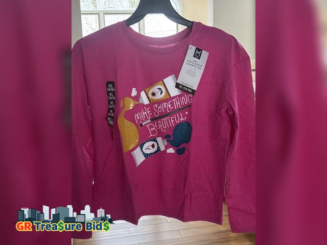 Lot 111-4401 - 1 New Artistic Flowers in a Vase Impressionist Art Women Girls Long Sleeve T-Shirt