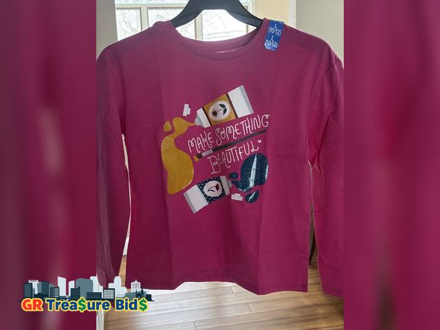 Lot 111-4397 - 1 New Artistic Flowers in a Vase Impressionist Art Women Girls Long Sleeve T-Shirt