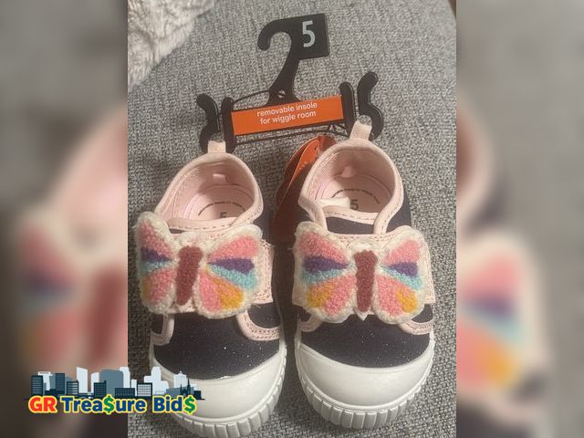 Lot 111-51131 - New Baby Shoes for Boys Girls First Walker Toddler Walking Shoes Barefoot Wide Toe Box Sneakers