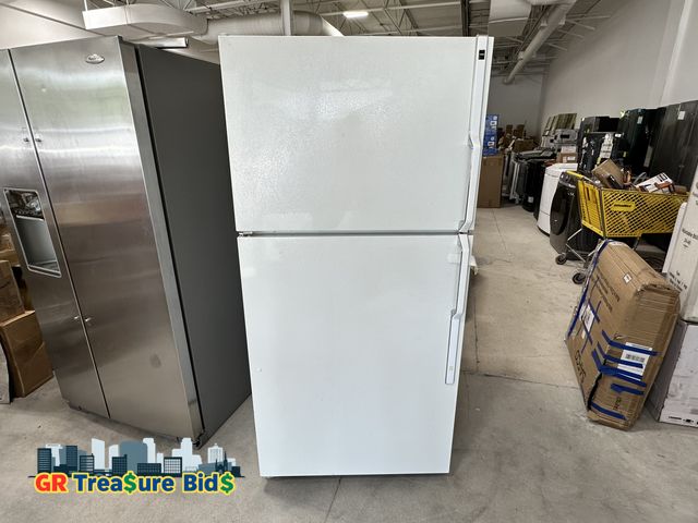 Lot 111-36082 - Used HotPoint CTX21DIBRRWW Refrigerator/Freezer 21.0 cu. ft. Top-Freezer Refrigerator

| Feature    ...