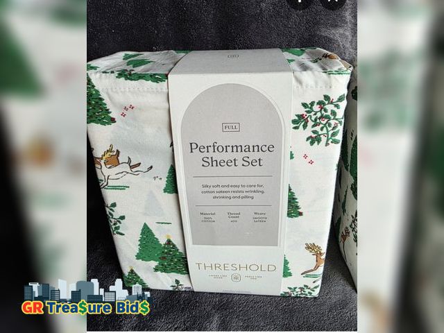 Lot 111-51928 - New New Full 400 Thread Ct Christmas Holiday Performance Sheet set