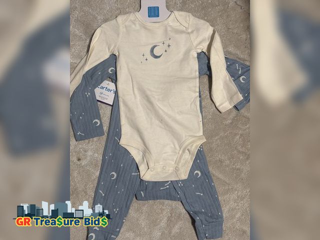 Lot 111-50255 - New Carter's Baby Boys 3-Piece Outfit Set 24 M