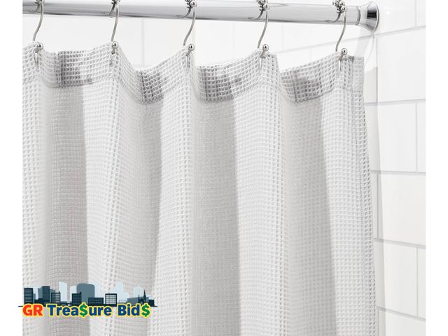 Lot 111-87316 - Amazon Basics Tension Curtain Rod, Adjustable 137.2-228.6cm Width-Chrome, Classic Finial