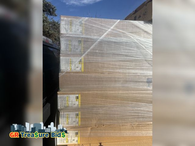 Lot 111-9550 - 8 boxes (6 pack for each box) 48 pieces total  New LumoPro . Fluorescent tube  LumaPro, Fluorescent ...