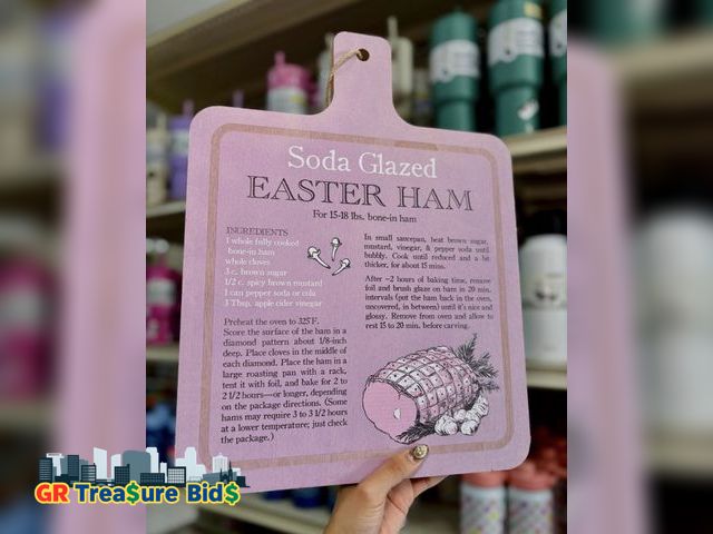 Lot 111-75592 - New Rustic Boards Style Paddle Decor Sign - 12 x 16 Inches