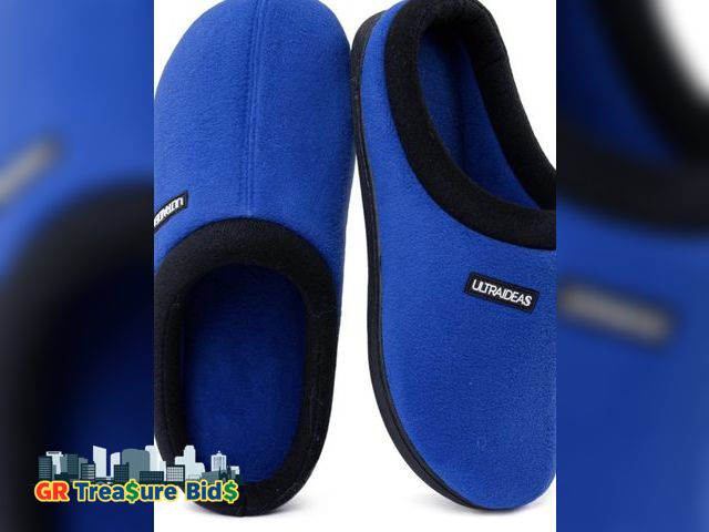 Lot 111-52479 - New ULTRAIDEAS Women's Memory Foam Fleece Slippers with Rubber Sole size 7-8