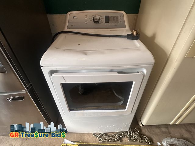 Lot 111-82672 - GE GTD65EBSJ3WS Dryer ENERGY STAR® 7.4 CU. FT. CAPACITY ALUMINIZED ALLOY DRUM ELECTRIC DRYER WITH SE...