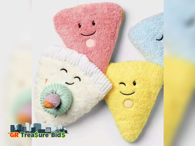 Lot 111-698626 - New GiggleScape Stackable Layer Cake Exclusive 13-Inch Plush 3 pcs