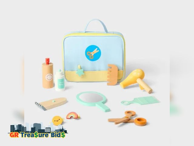 Lot 111-70636 - New Salon Play Set - Gigglescape: Pretend Salon Accessories, Creative Thinking, Play Hair Styling, A...