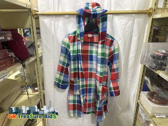 Lot 111-63063 - New Kids’ Plaid Fleece Hooded Robe with Belt &amp; Pockets – Size M (8)