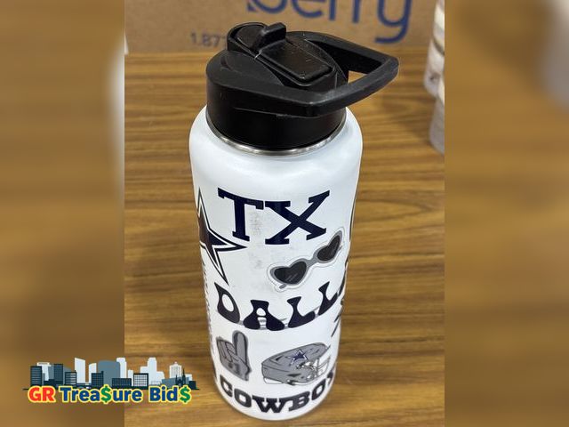 Lot 111-52070 - New  Memory Company Officially Licensed NFL 34oz Water Bottle - Premium Stainless Steel Double-Wall ...