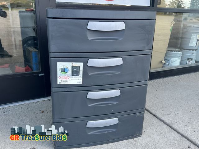 Lot 111-73062 - 4 Drawer Unit Plastic seems used