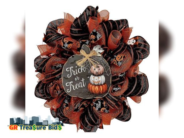 Lot 111-58656 - New Trick or Treat Pumpkin stack Handmade Deco Mesh Wreath