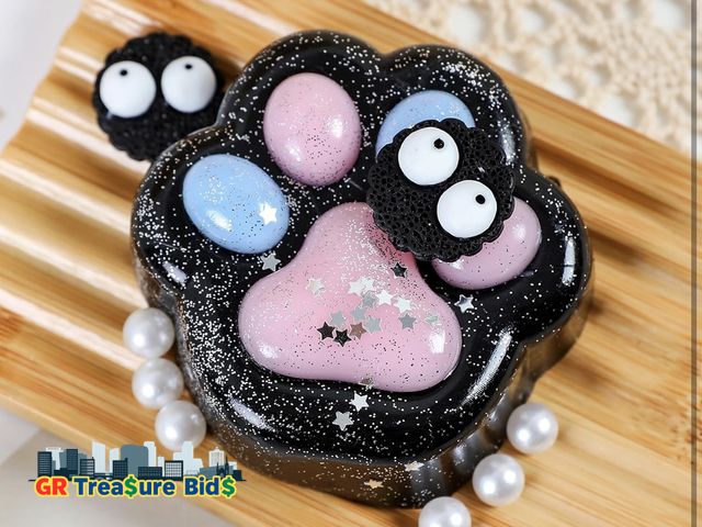 Lot 111-58075 - New Taba Squishy Cat Paw Squeeze Toys,Sensory Fidget Toy for Your Best Mellow and Chill,Birthday Gif...