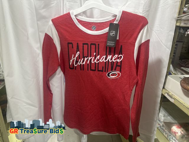Lot 111-13169 - New Womens Carolina Hurricanes NHL long sleeve size M
