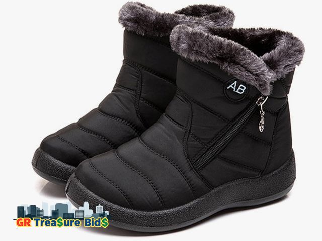 Lot 111-90738 - New Size 7-7.5 women’s PVC Plaid Tote Bag, Waterproof Large Handbag for Work Daily Travel